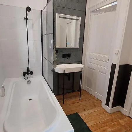 וילה Gem With Garage For Motorsport Fans לה מאנש